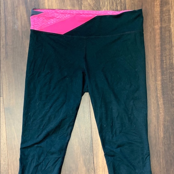 Under Armour Cropped Leggings - Picture 1 of 2